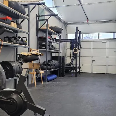 Grosse Sued-oestlich Von Muenchen Mit Fitnessraum *